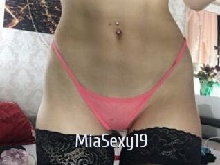 MiaSexy19